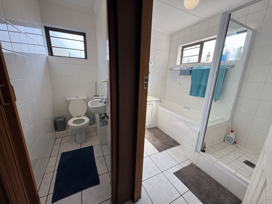 4 Bedroom Property for Sale in Beacon Bay Eastern Cape
